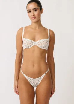 Daisy Non Pad Plunge - White